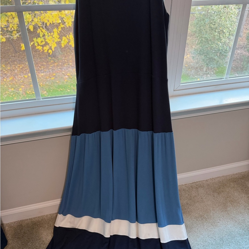 Dress - Picture 4 of 16